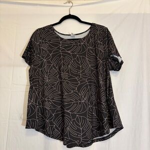 Palmwave Hawaii Black Leaf-Print Short Sleeve Scoop Neck Blouse